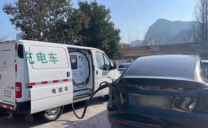 利通区汽车搭电